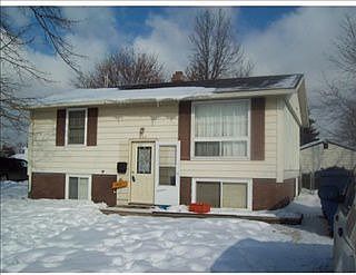 5th image of 842 E 10th St