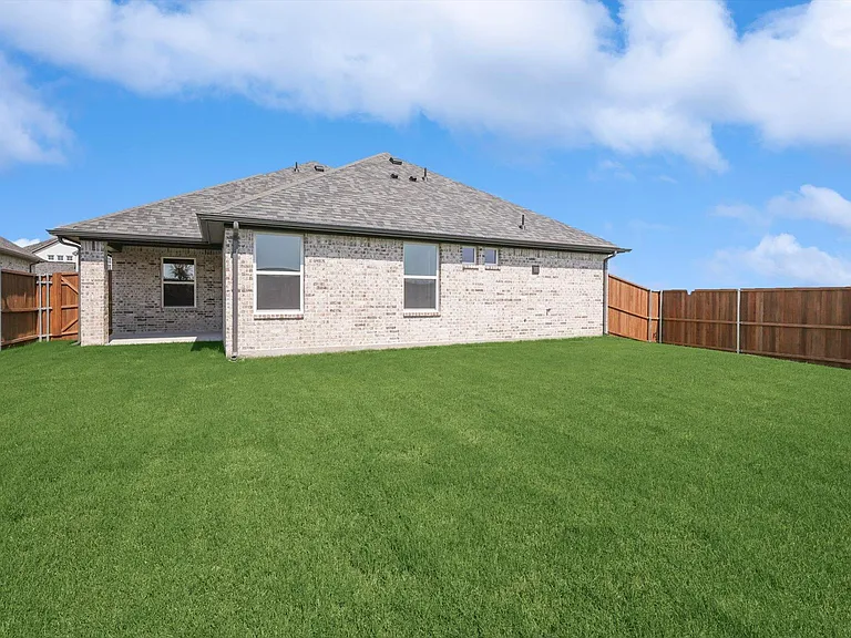 517 Amenduni Ln — Photo 35