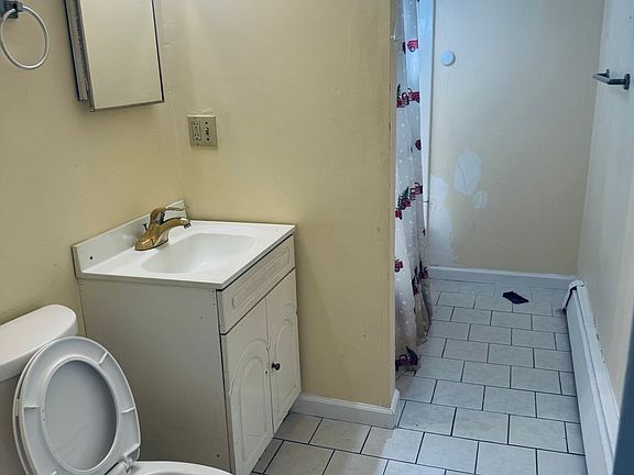 3rd image of 36 Cold Spring Pl #1