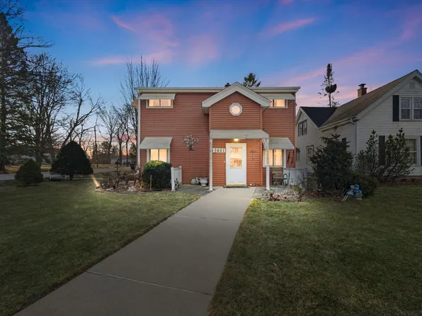 13601 West Prospect DRIVE, New Berlin, WI 53151