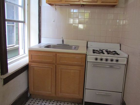 5th image of 4604 Baltimore Ave #1F