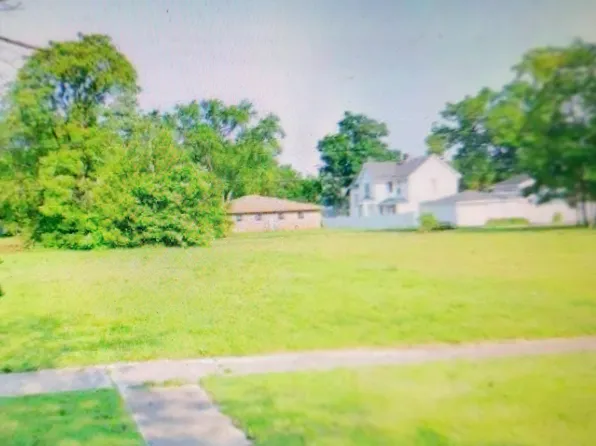 215 N Rosewood Ave, Kankakee, IL 60901