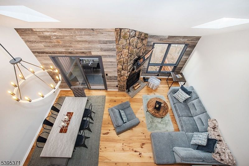 1st image of 5 Wimbledon Dr #2