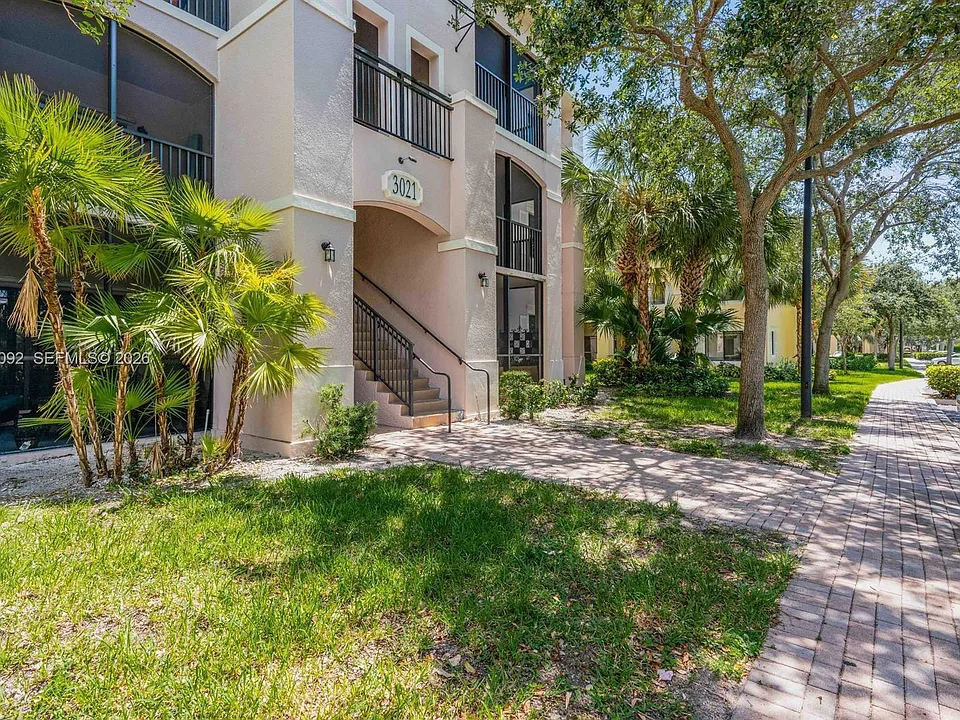 3021 Alcazar Pl #305