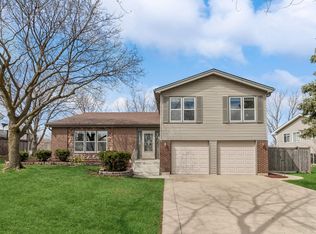 258 Langton Ln, Bloomingdale, IL 60108