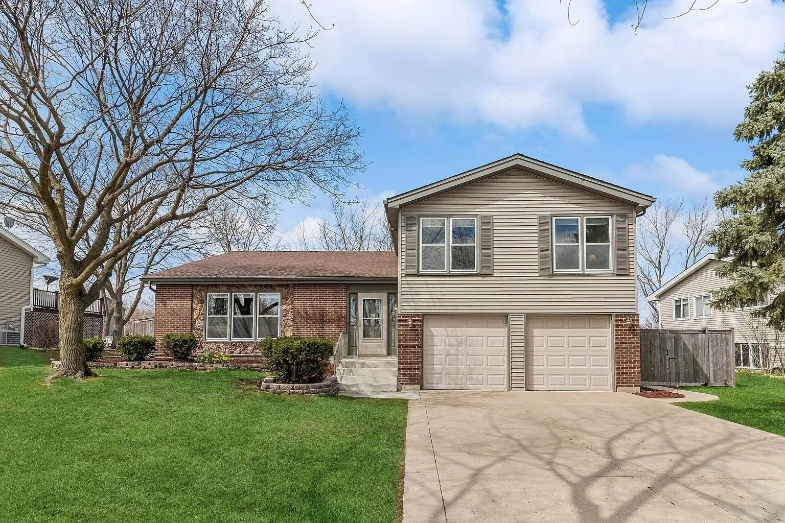 258 Langton Ln photo 1