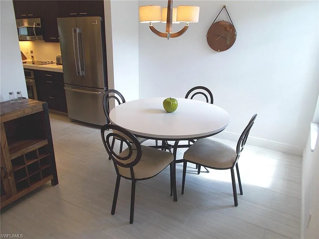 3 bed, 2.0 bath, 1340 sqft, $9,500 — Photo 4