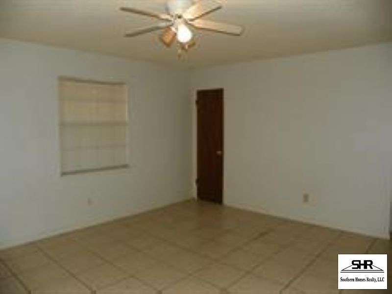 2nd image of 5088 Yacht Harbor Cir