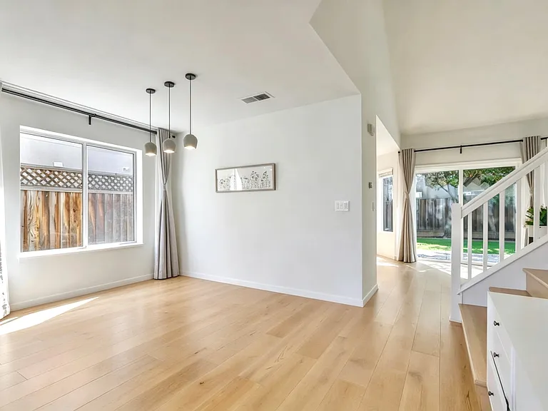 1654 Wyndham Dr — Photo 7