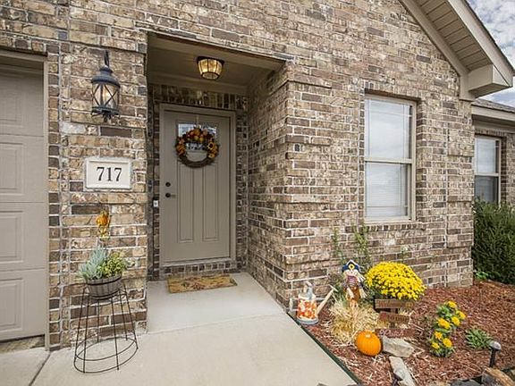 4th image of 717 Mimosa Ct