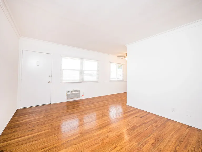 6416 Fountain Ave — Photo 9