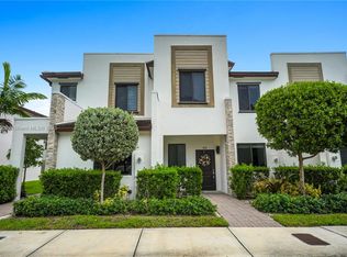 909 NE 211th St #909, Miami, FL 33179