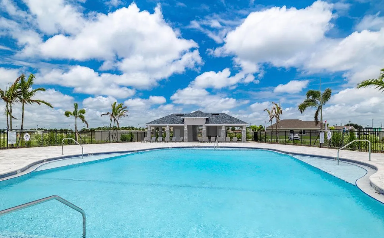 5 bed, 3.5 bath, 2610 sqft, $800 — Photo 3