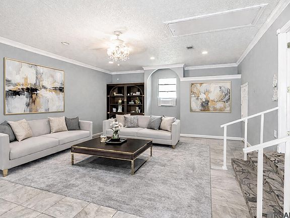 5th image of 924 Valcour Dr