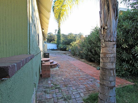4th image of 6082 York Blvd