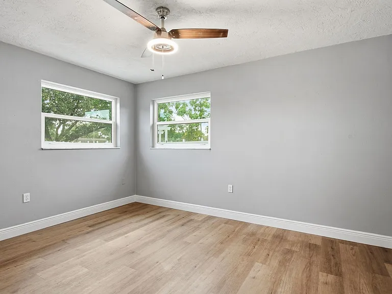 330 Scott Ct — Photo 23