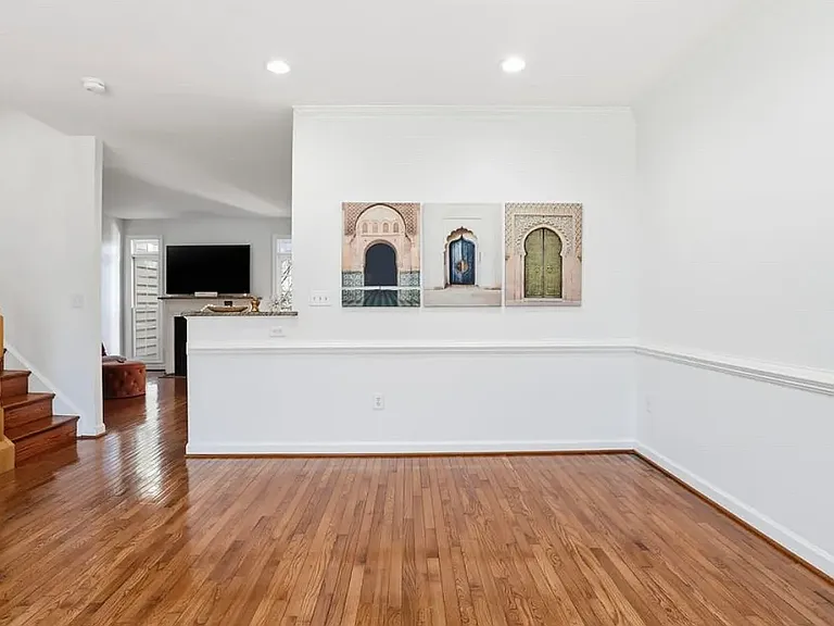 4550 Fair Valley Dr — Photo 6