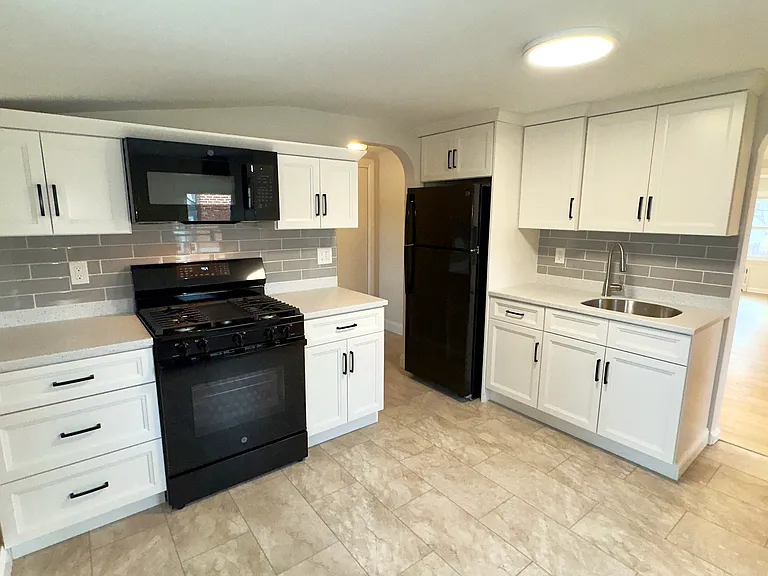 163 Center St #2 — Photo 9