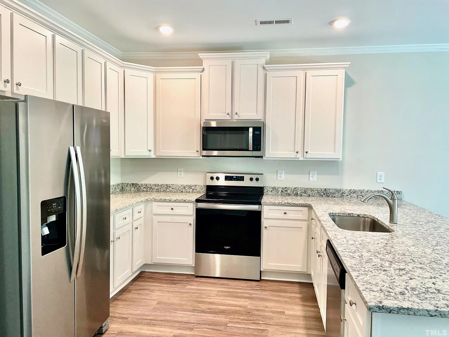3 bed, 2.5 bath, 1629 sqft, $1,895 — Photo 3