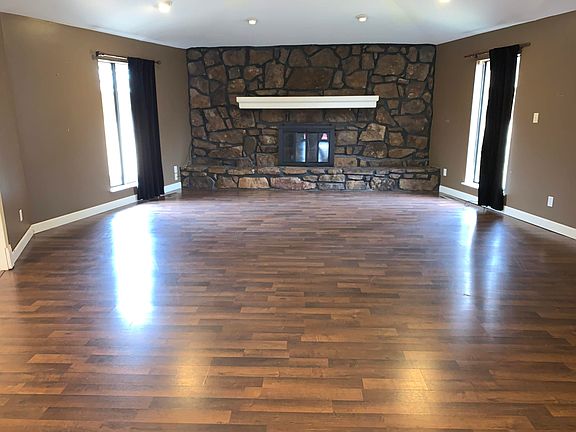 3rd image of 906 Kings Ct