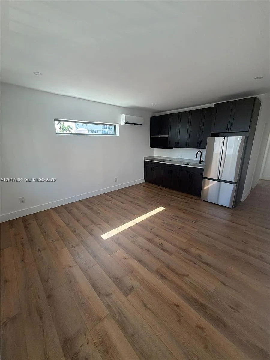 Building Photo - 7801 Byron Ave #3