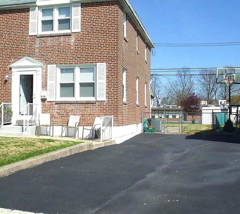 1st image of 838 Colwell Rd