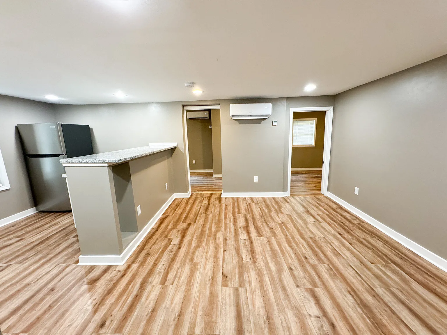 3 bed, 1.0 bath, 700 sqft, $1,900 — Photo 2