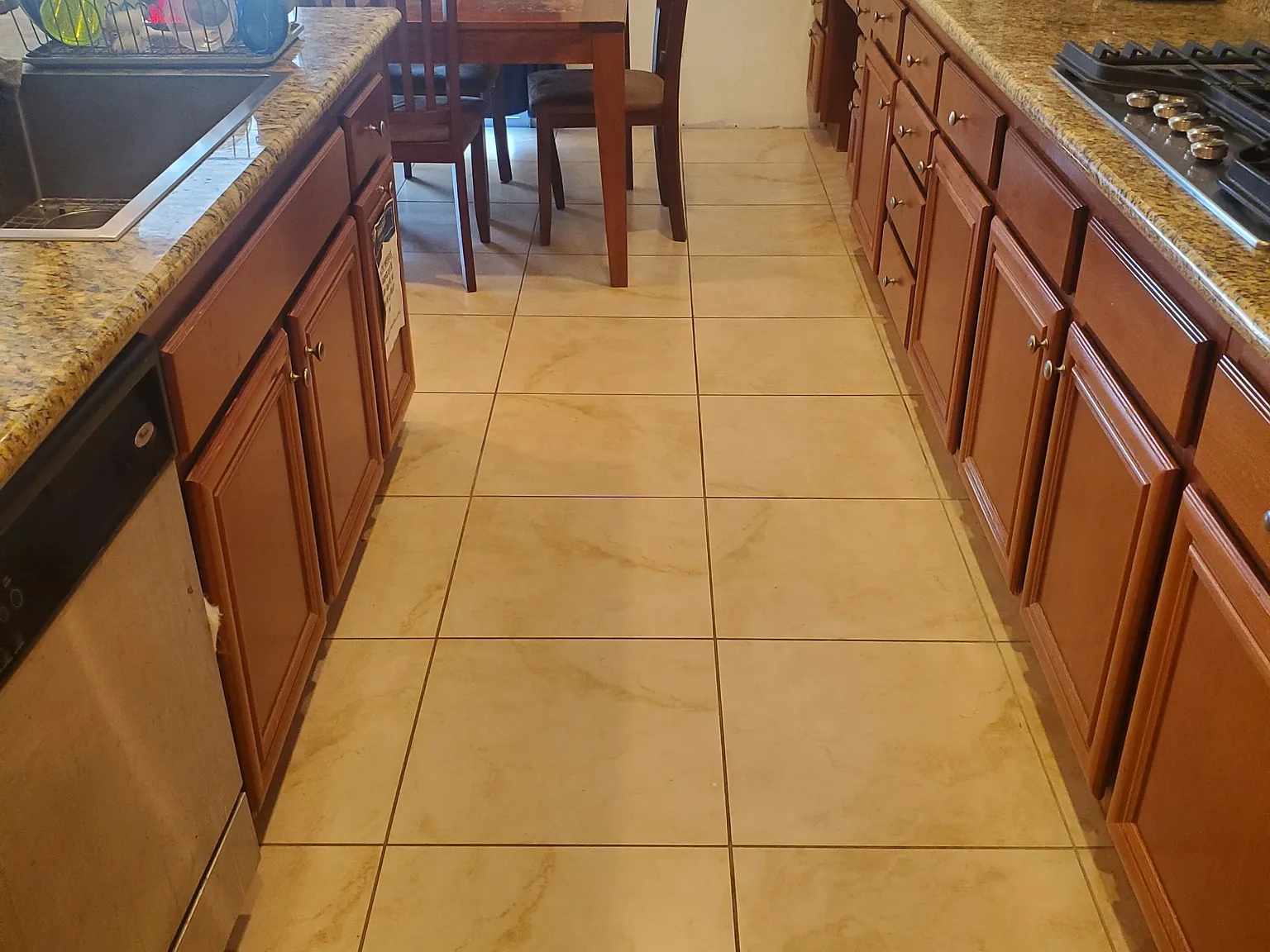 8 bed, 4088 sqft, $1,299 — Photo 4