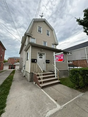16219 Laburnum Ave #3 — Photo 2