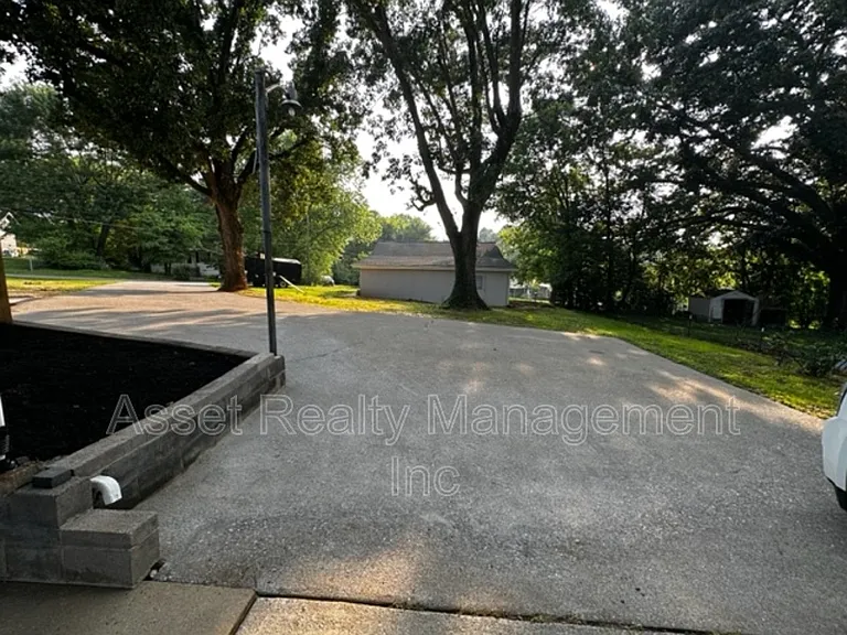 2208 Sanderson Rd — Photo 3
