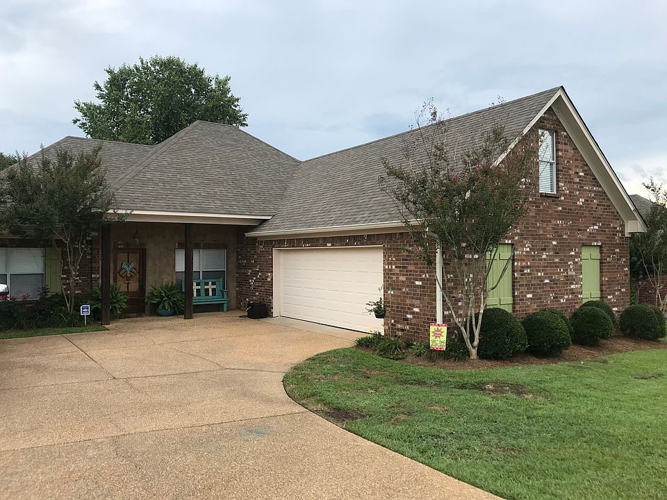 1st image of 589 Clubhouse Dr