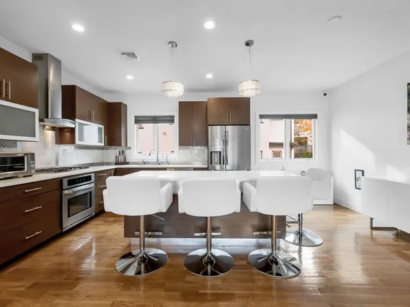 807 Edgewood Lane image 9 of 37