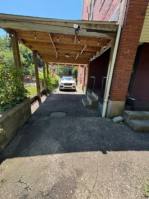 7 bed, 2492 sqft, $800 — Photo 4