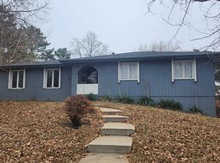 831 N 121st St, Omaha, NE 68154