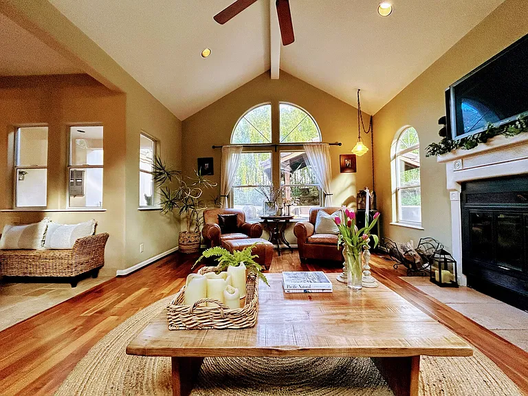 Oakwood Cir — Photo 10