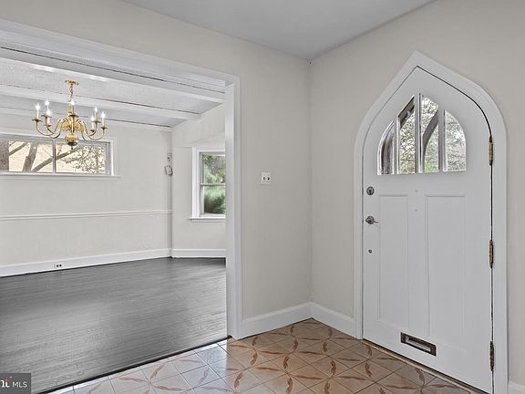 4th image of 1105 Drexel Ave