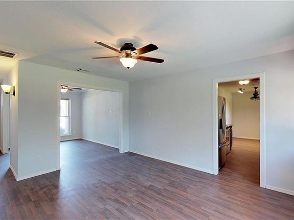2nd image of 2433 Briarwood Ln