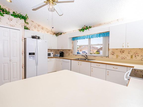 4th image of 1427 Golf Ave