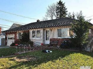 404 Holmes St, Levittown, NY 11756