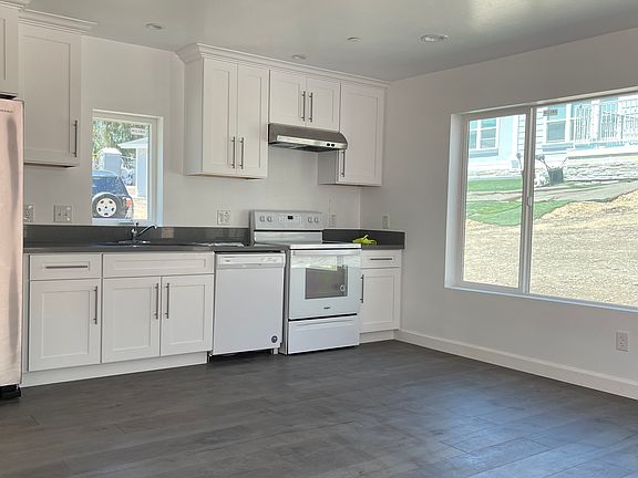 2nd image of 48 Cinnamon Ln #1/2