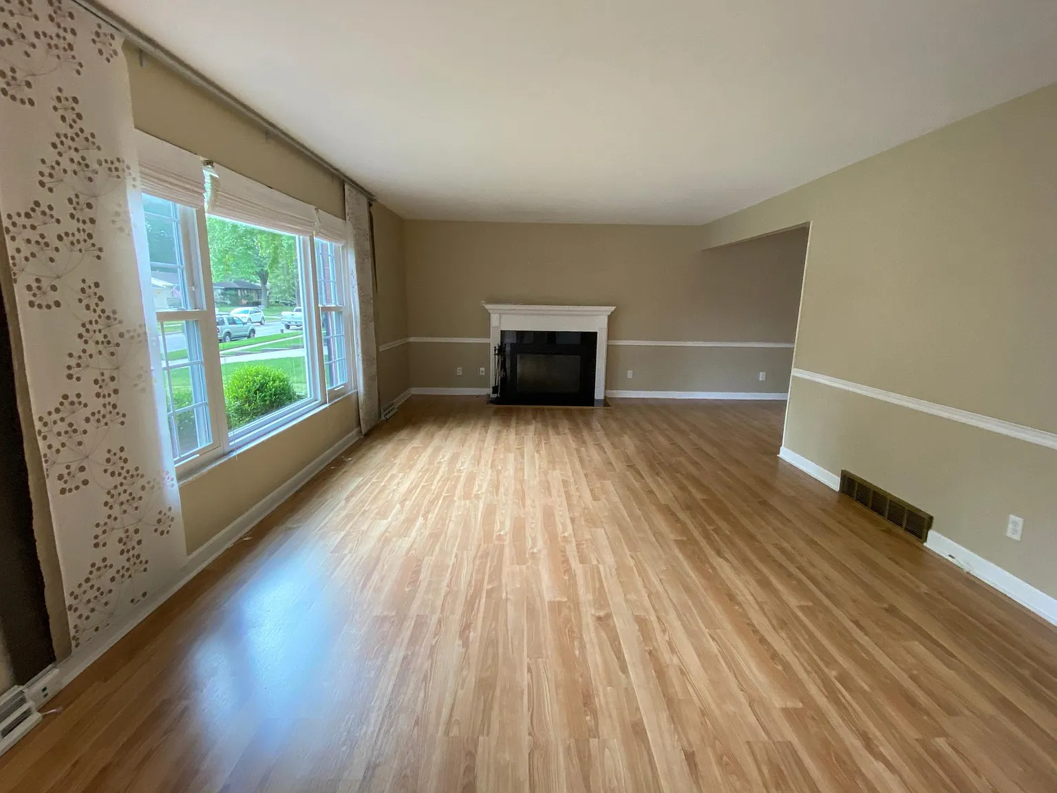 4 bed, 2100 sqft, $2,999 — Photo 3