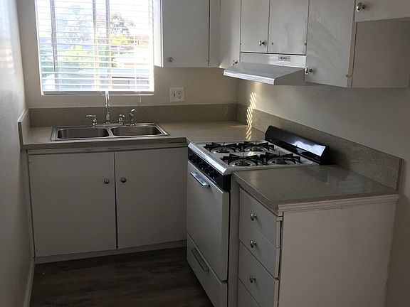 5th image of 2831 Bristol St APT 214