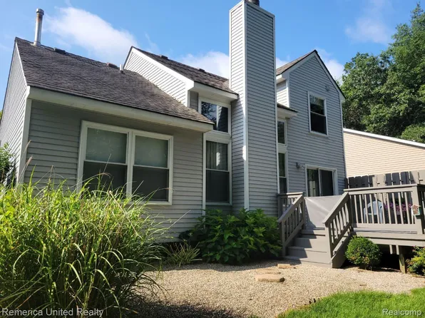 971 Rikki Ann, Wixom, MI 48393