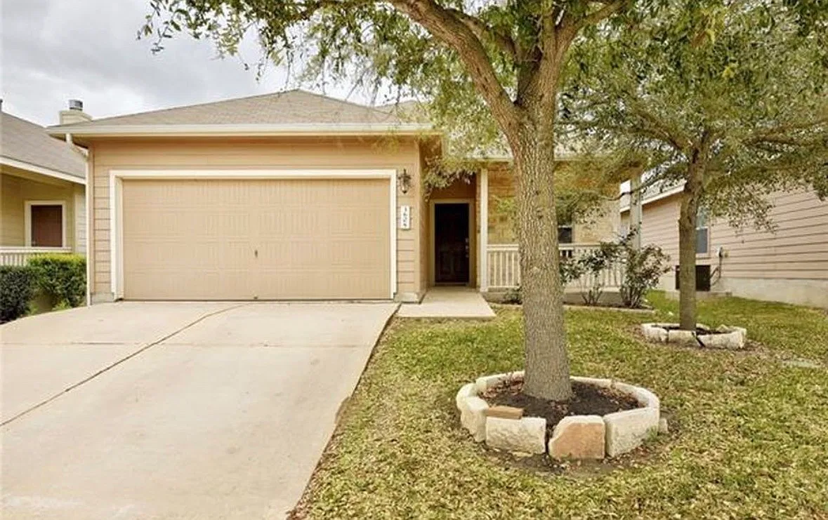 3 bed, 1452 sqft, $2,100 — Photo 1