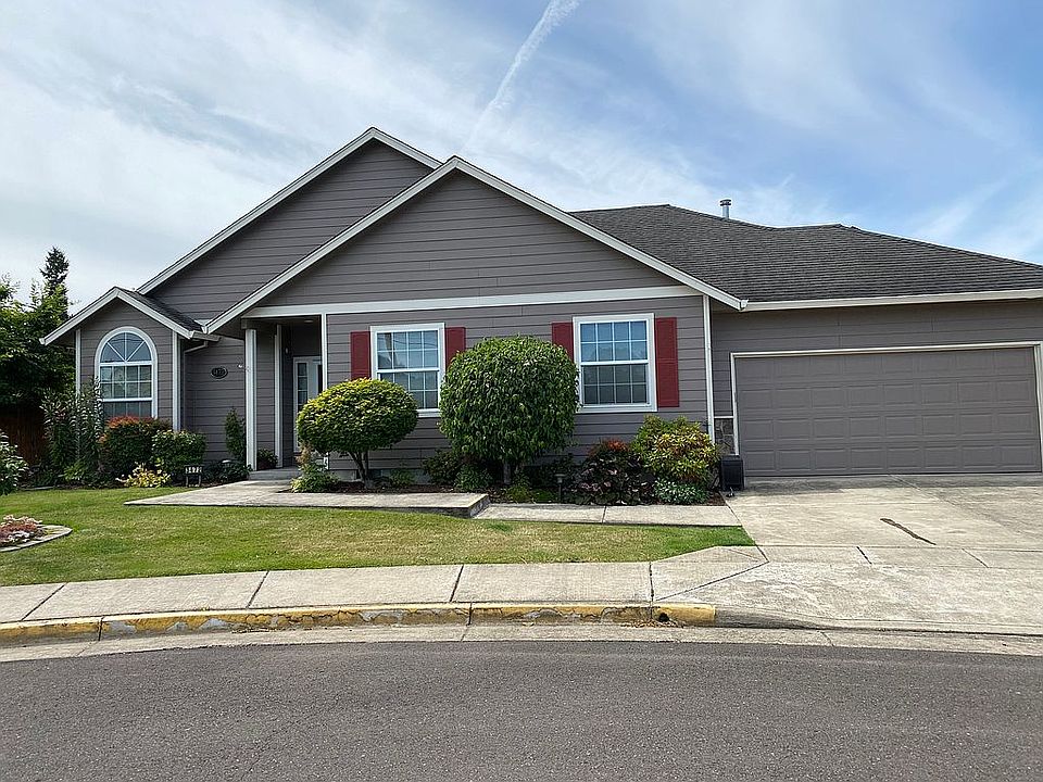 Located at end of cul de sac