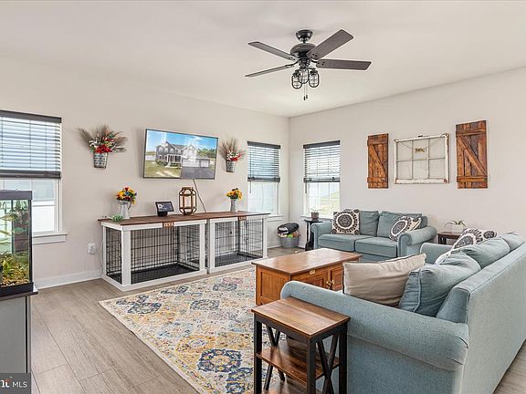 3rd image of 207 Decatur Cir