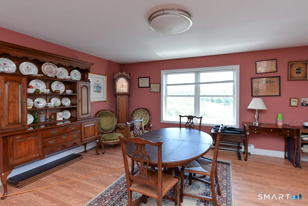 3 bed, 2.0 bath, 2000 sqft, $2,750 — Photo 3
