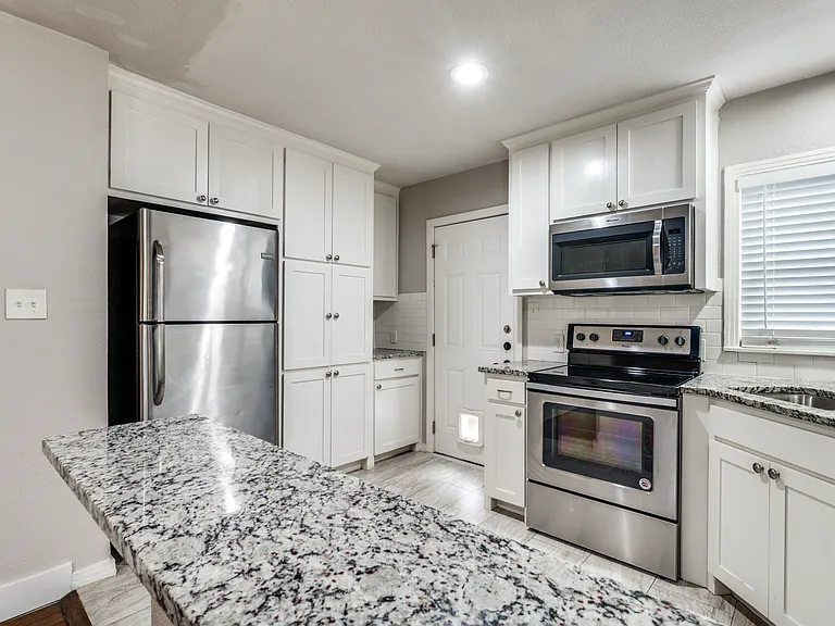 4229 Valentine St — Photo 6