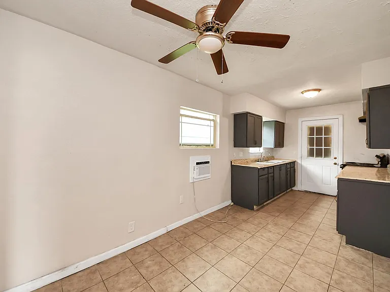 10506 Sierra Dr — Photo 8