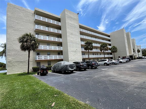 2nd image of 301 SE 3rd St APT 204